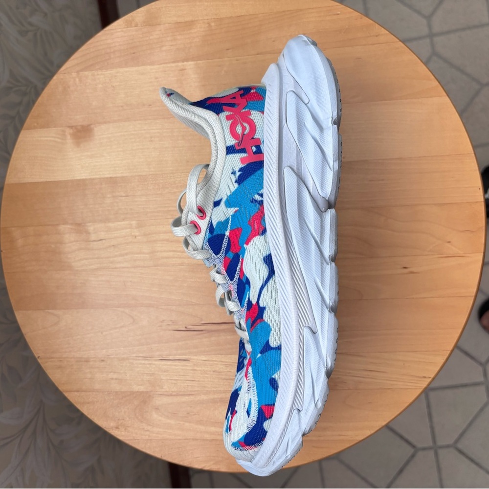 Hoka Blue and Red Clifton Edge geometric women’s size 6.5 - Picture 10 of 10